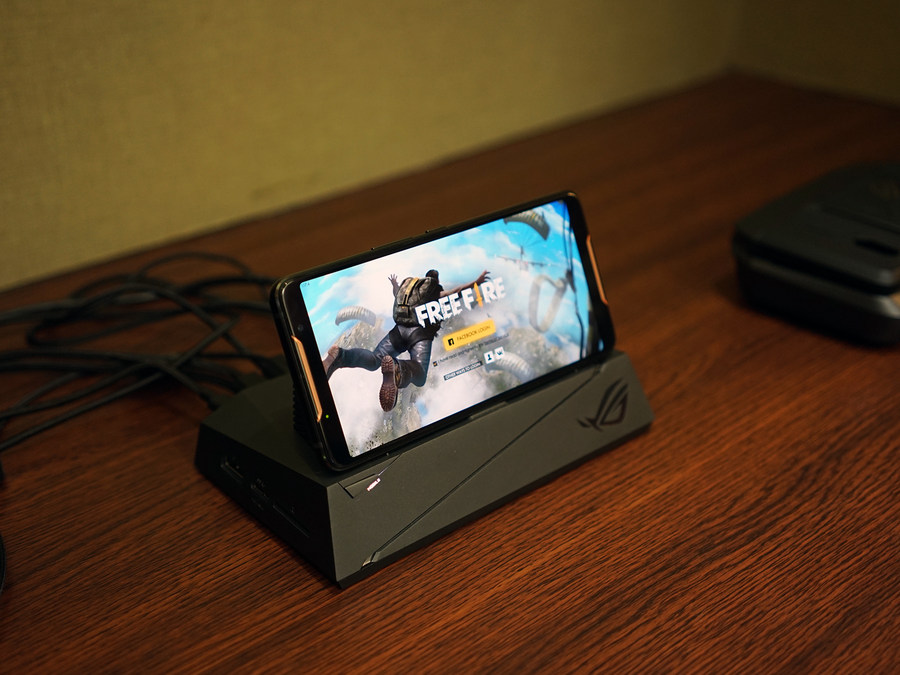 问答:ROG游戏手机的桌上型游戏基座有什么接