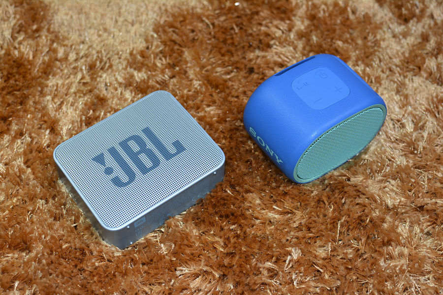 便携蓝牙音箱C位之争!索尼XB01与JBL GO2对