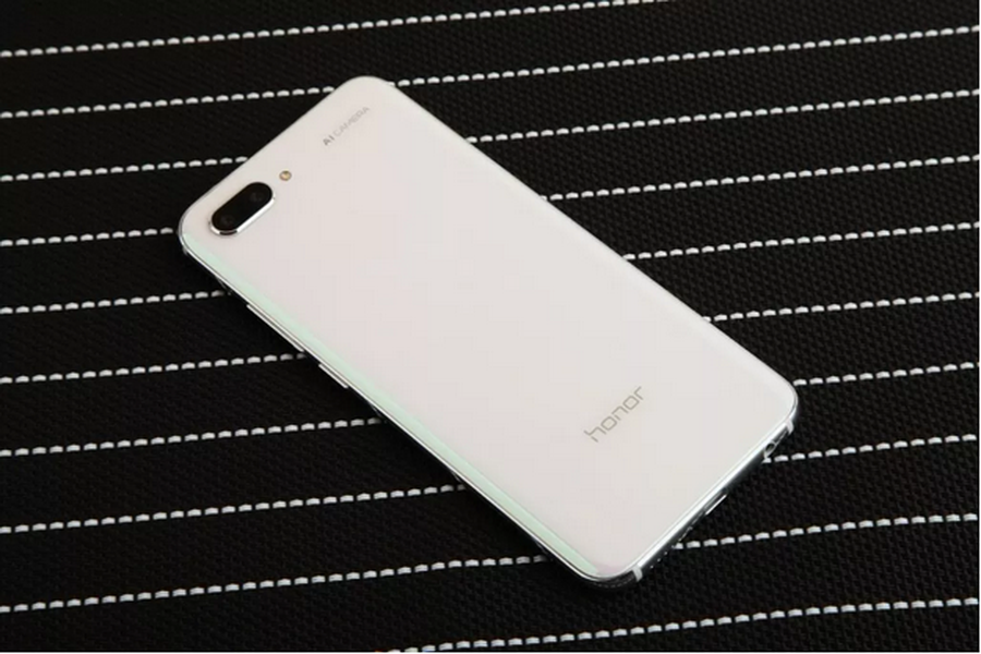 颜值即是正义:荣耀10小哥哥,约吗