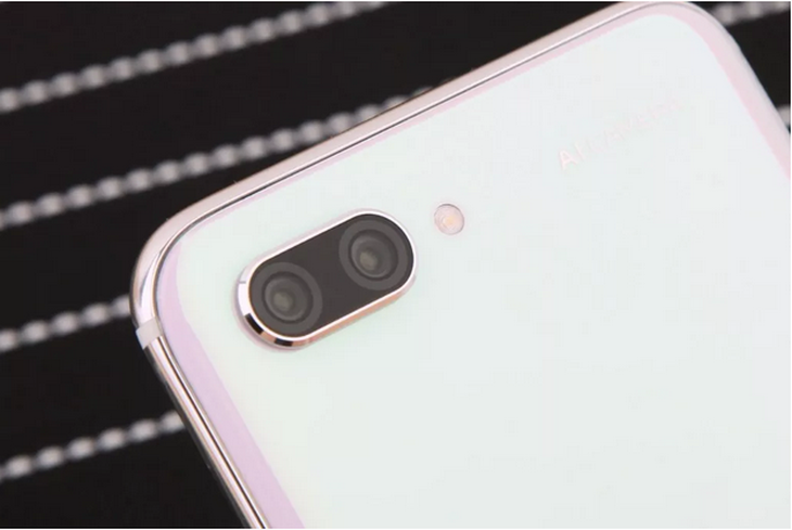 颜值即是正义:荣耀10小哥哥,约吗