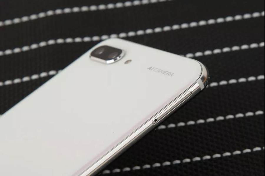 颜值即是正义:荣耀10小哥哥,约吗