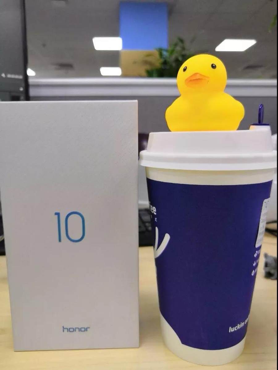 颜值即是正义:荣耀10小哥哥,约吗