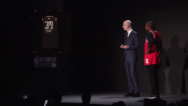NBA展示黑科技：“未来版球衣”可随时更改名字号码
