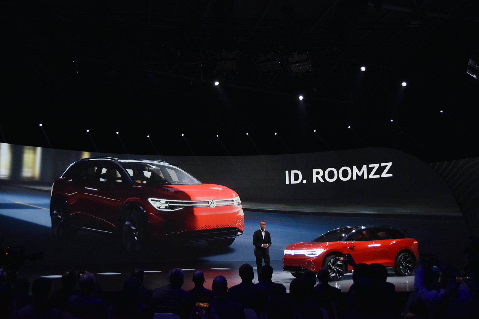 ID. ROOMZZ全球首秀 大众电动旗舰SUV两年后率先在中国推出