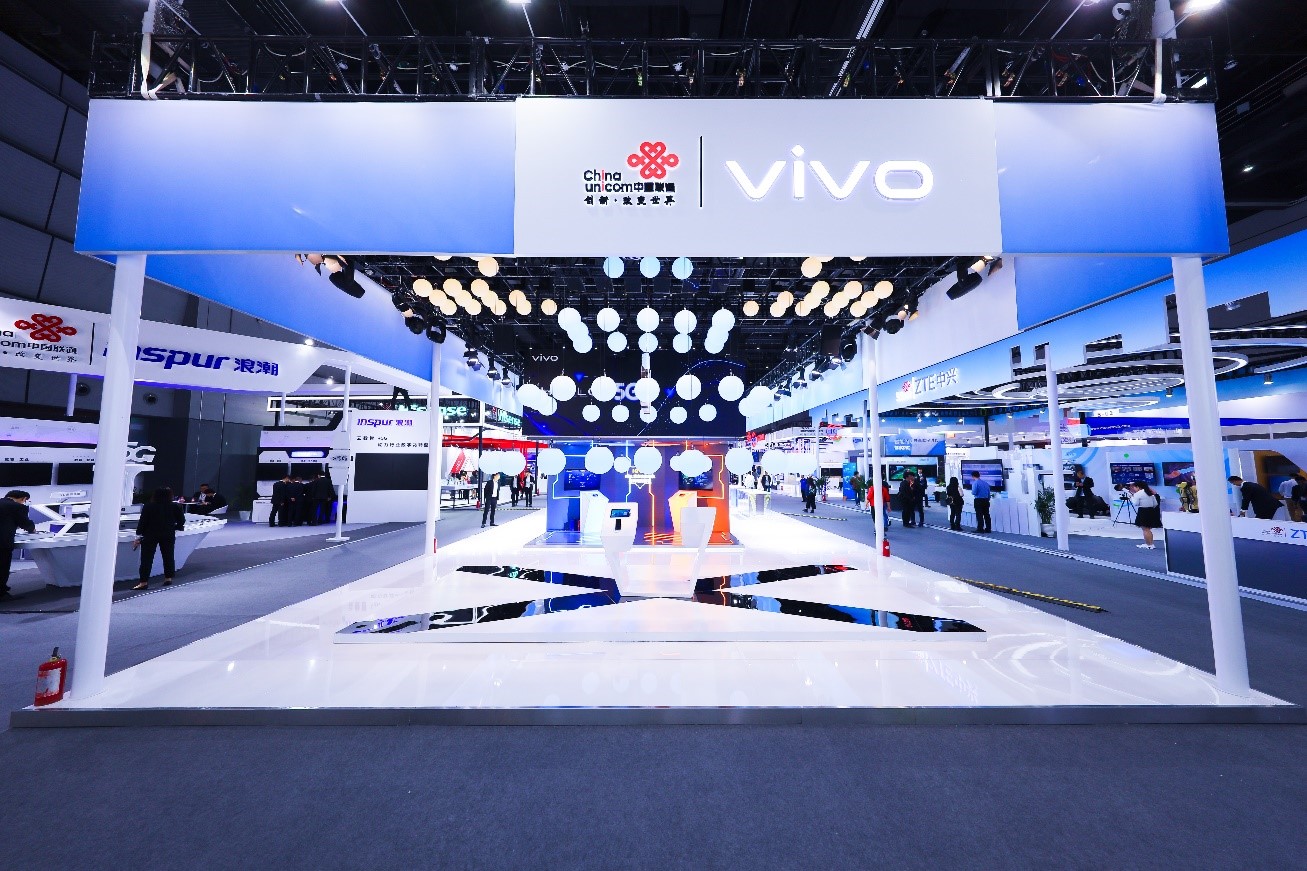 vivo参加中国联通全球产业链合作伙伴大会 展台充满创新、时尚元素