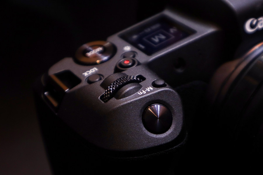 面向未来30年的新系统 佳能专微 EOS R上手