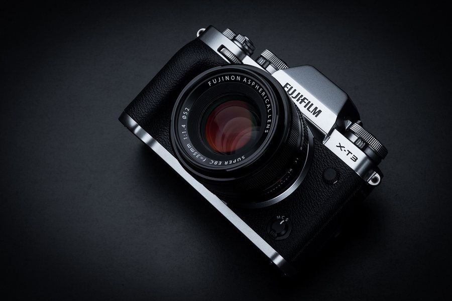 X系列首款背照式APS-C传感器 新旗舰富士X-