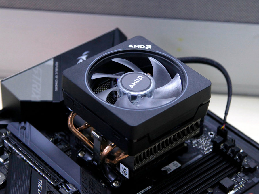 AMD 锐龙7 3700X(默频)全面对决i7-9700K