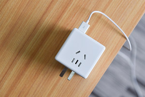 四面供电不打架/多设备充电不排队 米家魔方转换器开箱