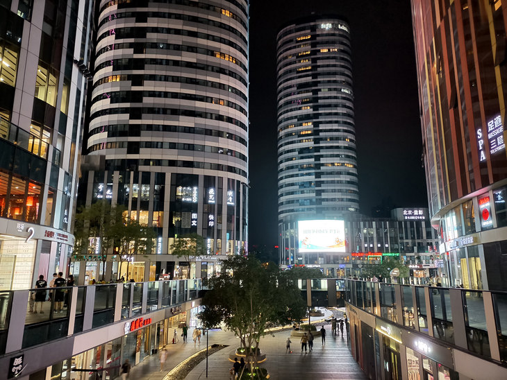 荣耀30青春版夜景对比表现不输iphone11 Pro 泡泡网