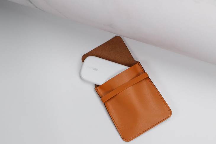 小巧轻薄，协议兼容全面 50W超闪饼干充电器出差更轻松