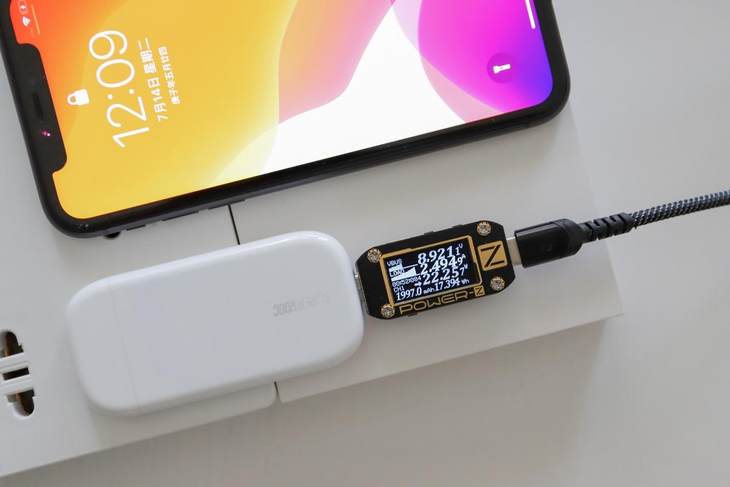 小巧轻薄，协议兼容全面 50W超闪饼干充电器出差更轻松