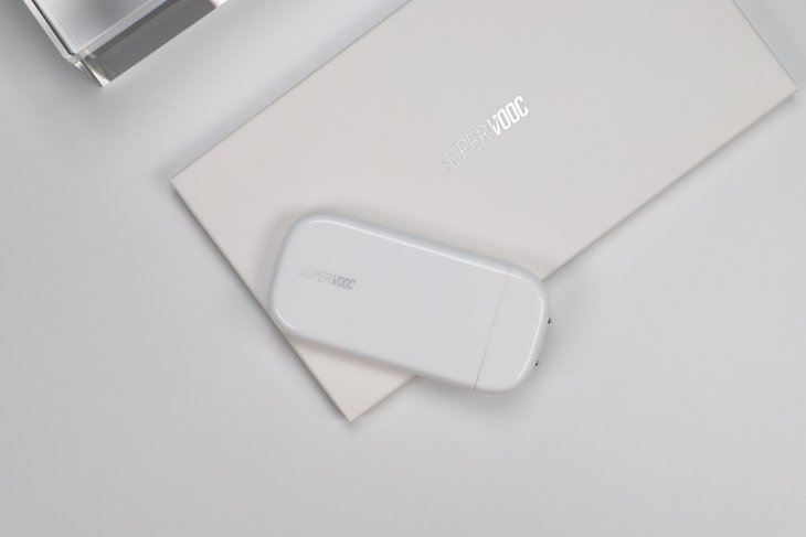 手机电脑全能充 OPPO 50W超闪饼干充电器兼容多种协议