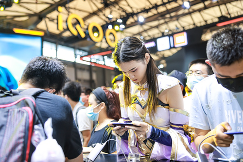 iQOO登陆ChinaJoy 120W旗舰新机惊艳亮相