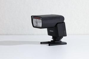 小巧轻便的闪光灯 索尼HVL-F28RM外观图赏