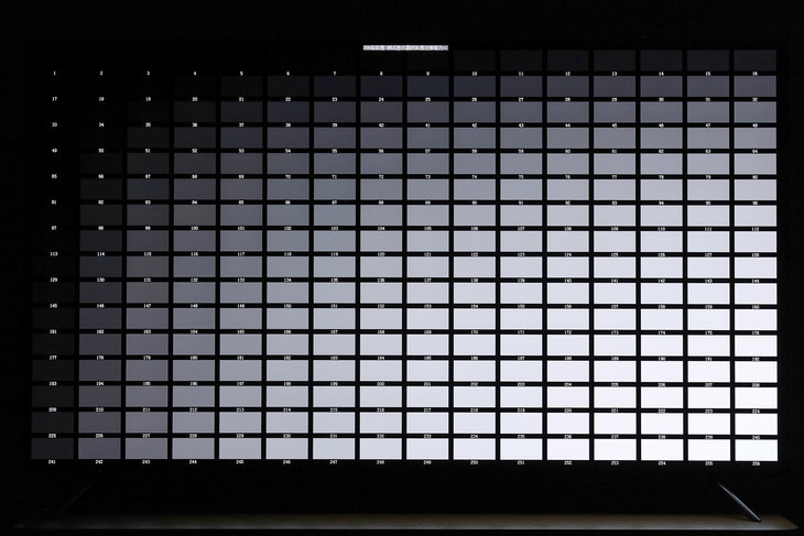 灰度过渡自然值得一提的是,以往的oled电视为了保护屏幕,显示高亮