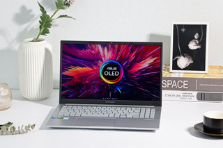 华硕无畏Pro15 2022轻薄本欣赏：120Hz OLED好屏助你创精彩！