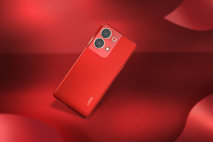 OPPO Reno9兔年定制红图赏：丝绒玻璃背板高级感满满