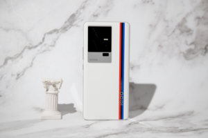 性能与操控体验均优秀，iQOO 11传奇版图赏