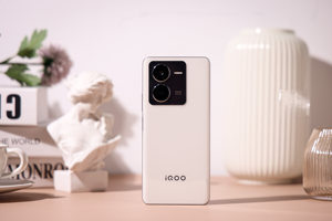 千元机居然也有温润精致的白瓷质感 iQOO Z8手机外观图赏
