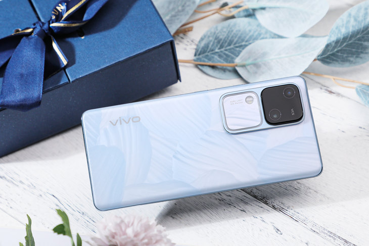 半岛电子体育：人像拍摄手机的超值之选vivo S18不容你错过(图1)