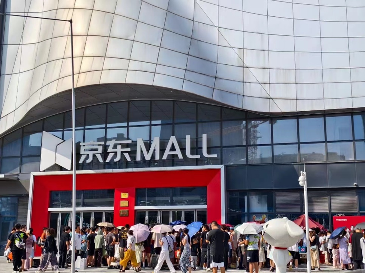 电脑以旧换新政府补贴20%湖北消费者在武汉京东MALL排起“换新长龙”(图1)