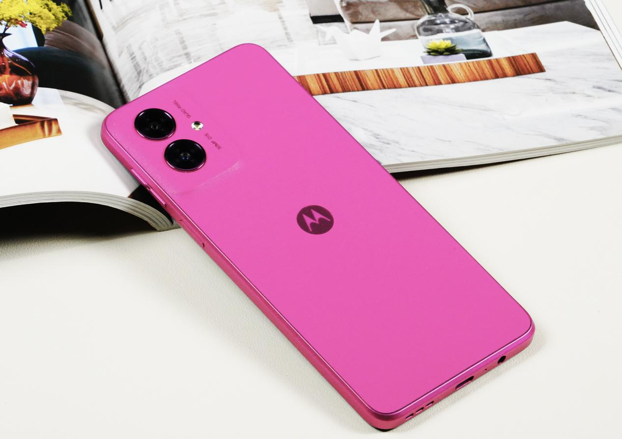 抗疲劳大屏幕+炫彩外观 时尚千元机联想moto g55评测