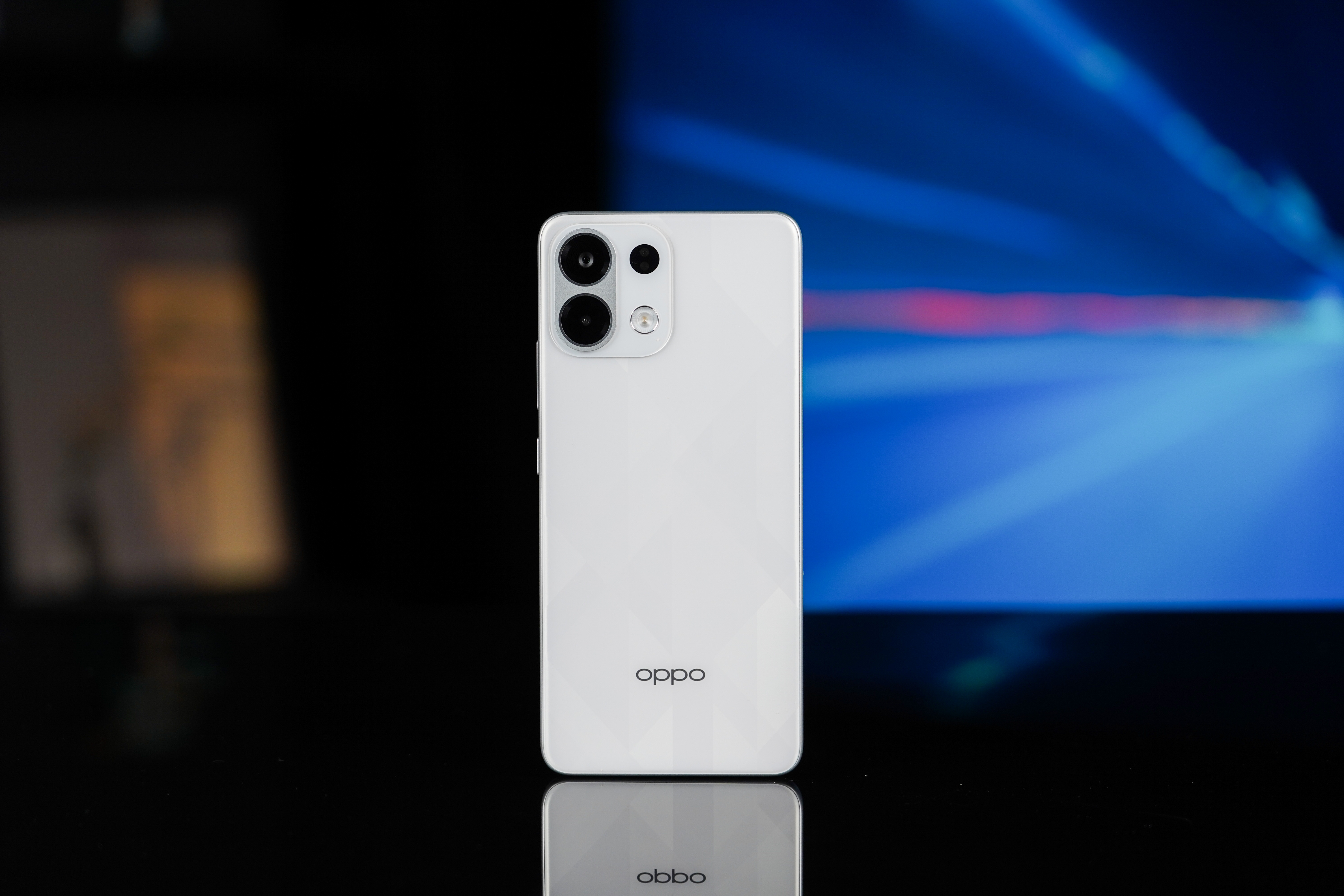 OPPO K12s图赏：独特碎片赛博设计，轻薄与持久续航兼备