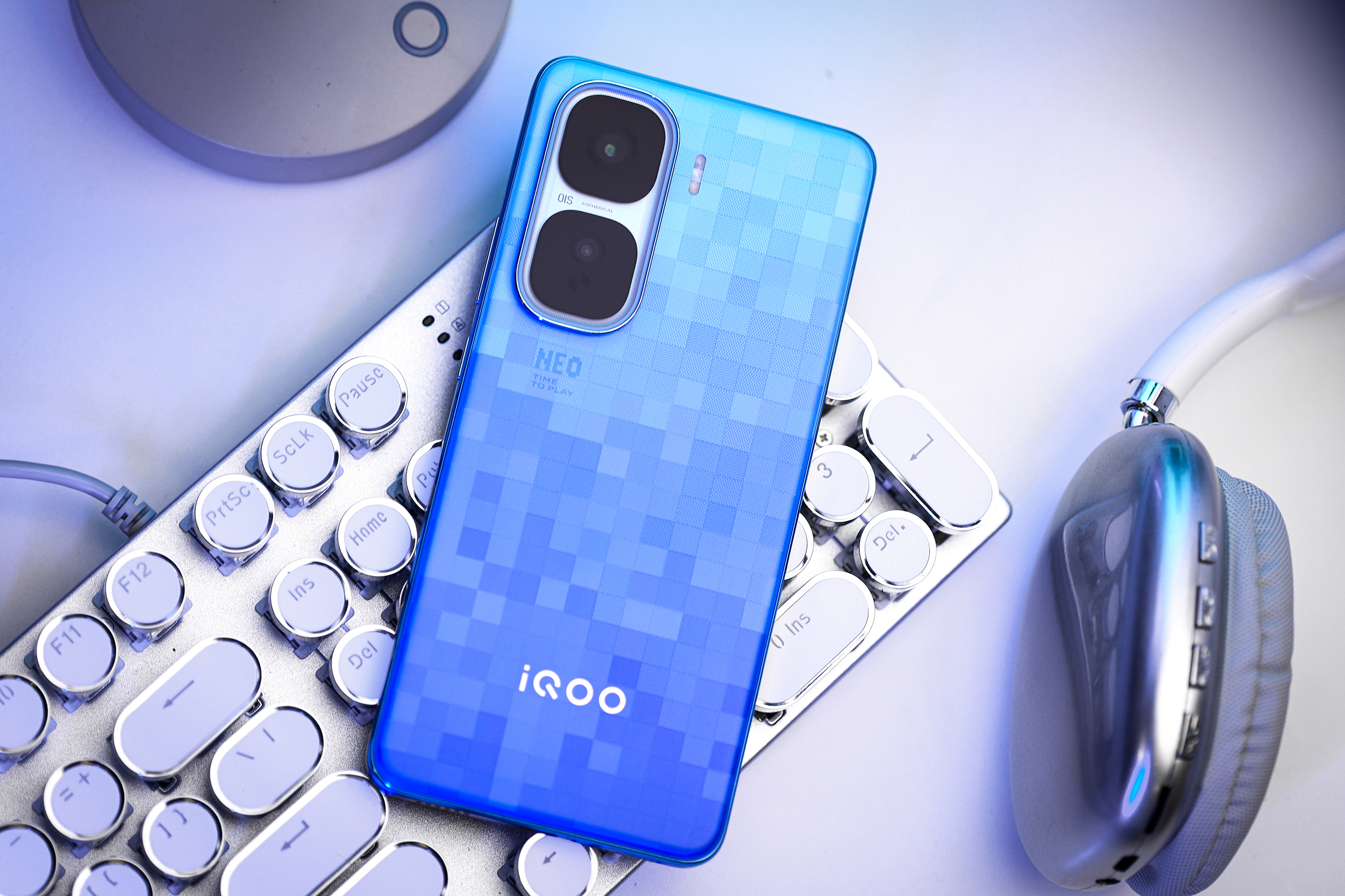 最强2K直屏安卓手机 iQOO Neo10 Pro+手游用户的首选
