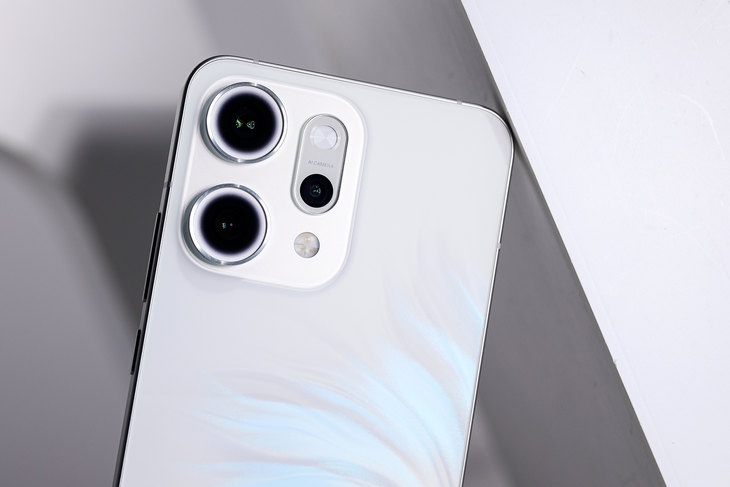 更适合年轻人的拍照手机！OPPOReno14Pro捕捉每一刻精彩！(图1)