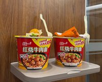 高鐵時代“泡面情懷”該不該放下