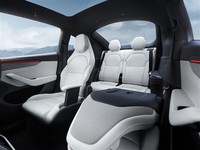 特斯拉Model Y L浅灰色内饰上线