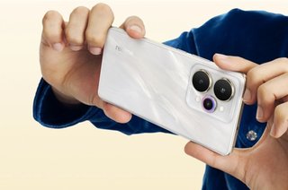 真我16 Pro系列潜望长焦回归