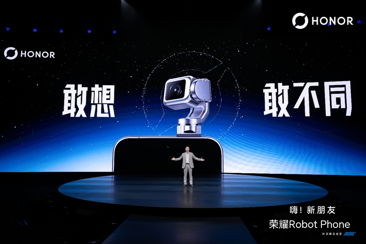 开启具身智能新时代 全球首款机器人手机荣耀Robot Phone正式发布