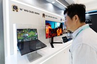 三星亮出全球首块300Hz面板