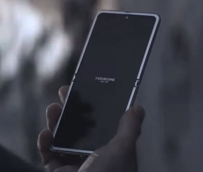 三星Galaxy Z Flip“时尚版”泄露：具有柔性玻璃显