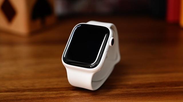 苹果Apple Watch势头强劲，全年收入相当于一家财富140强公司