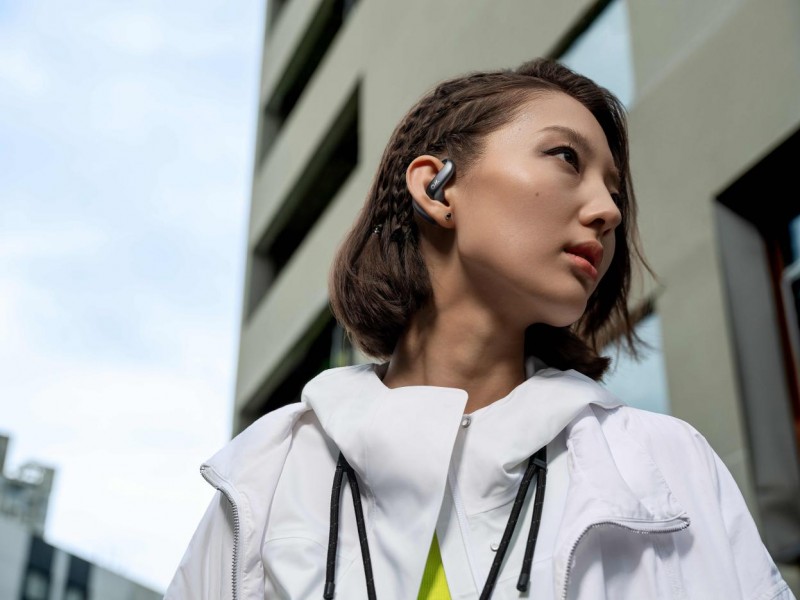 Emc易倍体育：单只仅重66g！OlaFriend智能体耳机让AI使用变得更轻盈、舒适(图2)