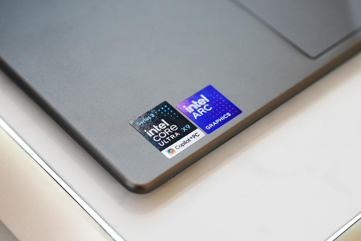 以硬件為基石、以跨端生態為引擎 英特爾深耕AI PC市場 探索增長新趨勢