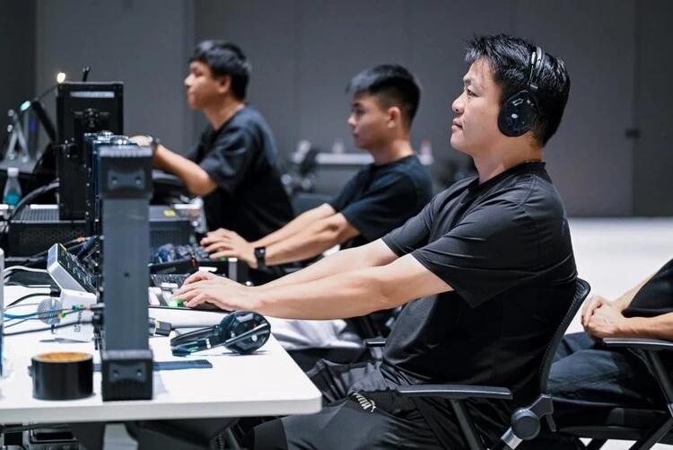 一点映像导播与摄影指导在直转播作业现场调度机位