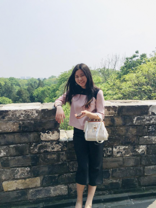 女神节员工大变身!苏宁快递员旗袍装扮惊艳亮