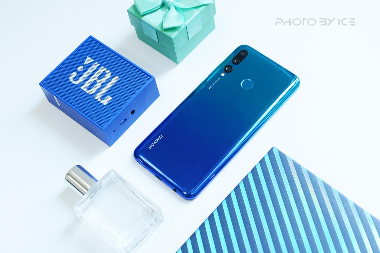 想要彰显品位,除了衣服,包包,还有手机!