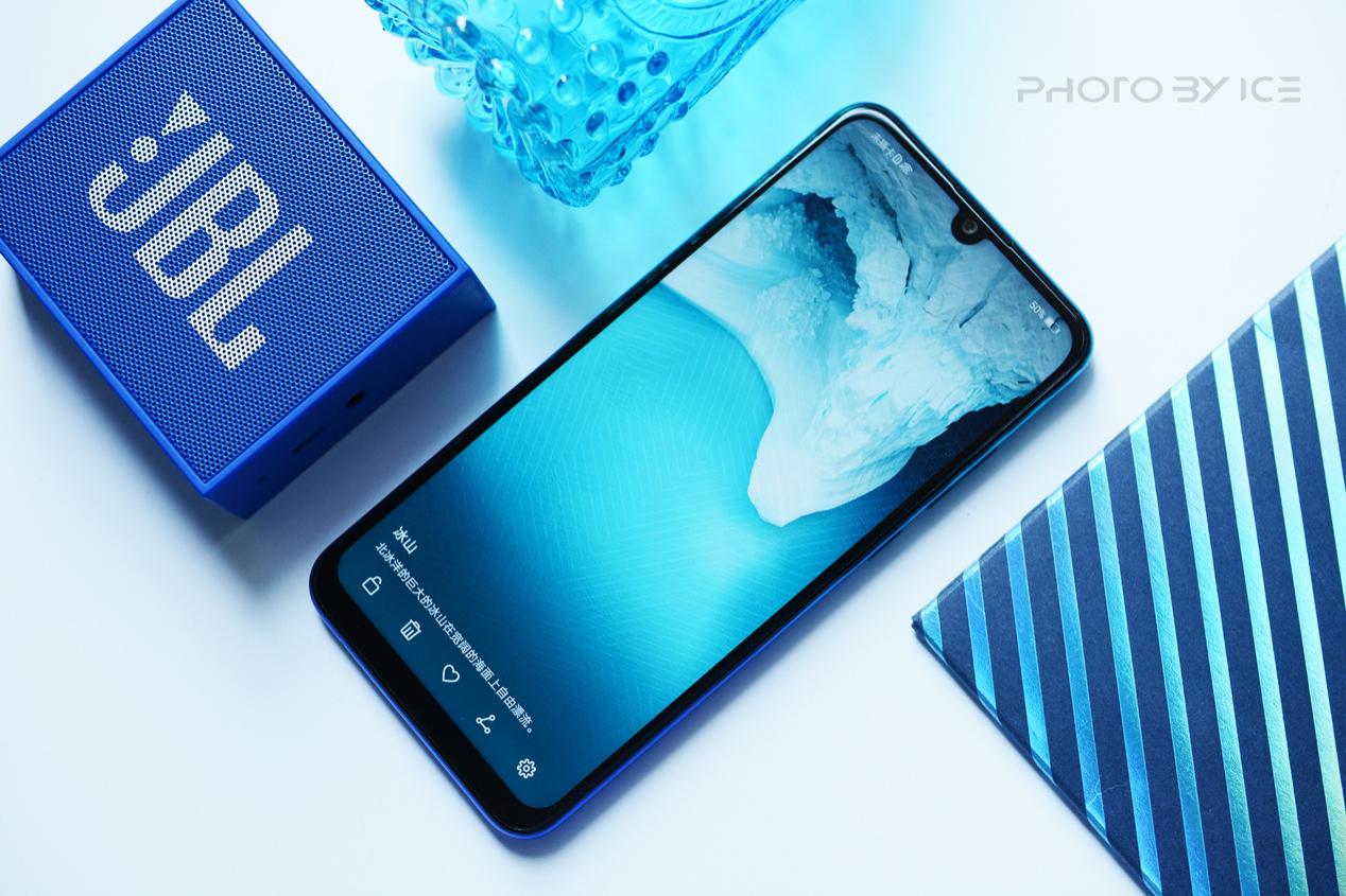 想要彰显品位,除了衣服,包包,还有手机!