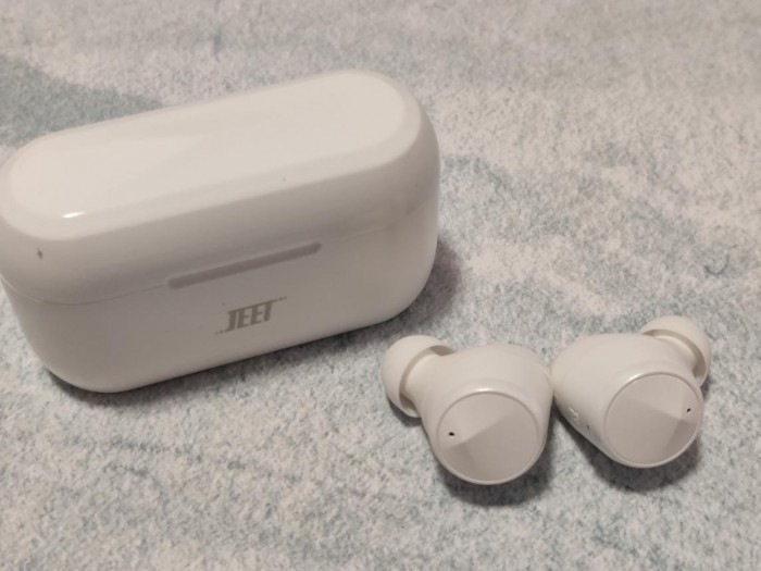 大神测评苹果airpods2和jeetairplus蓝牙耳机哪款更超值