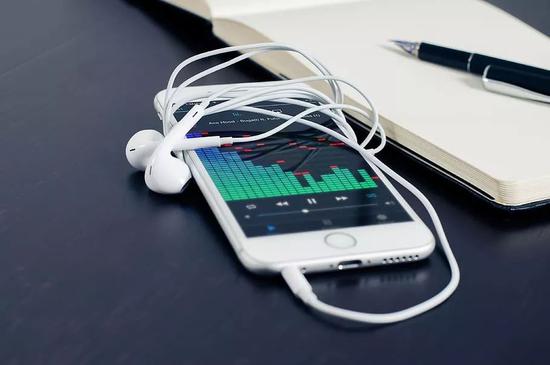 腾讯音乐表里难一：版权优势成营收负担