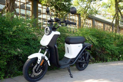 明星产品小牛n1s和实用性小牛u1你更喜欢哪一款电动车