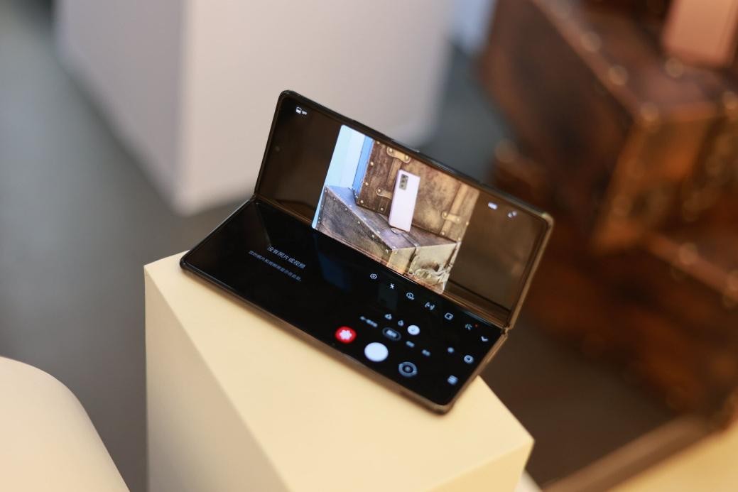解锁手机拍照新视角三星galaxyzfold25g折叠屏影像力解析