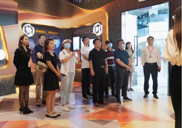 “领潮而行·中央媒体零距离探访工业互联网平台企业行”在橙色云启航_-泡泡网
