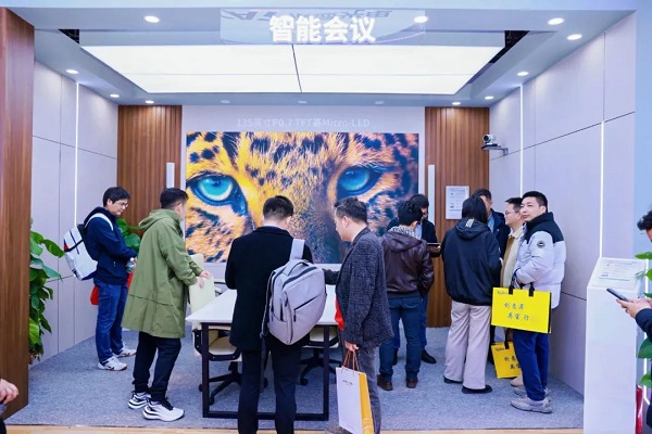 独家呈现｜TFT基MicroLED新品惊艳亮相人气爆棚获赞无数(图5)