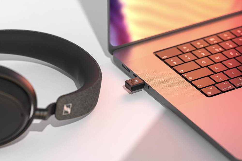 A headphones plugged into a computer

AI-generated content may be incorrect.